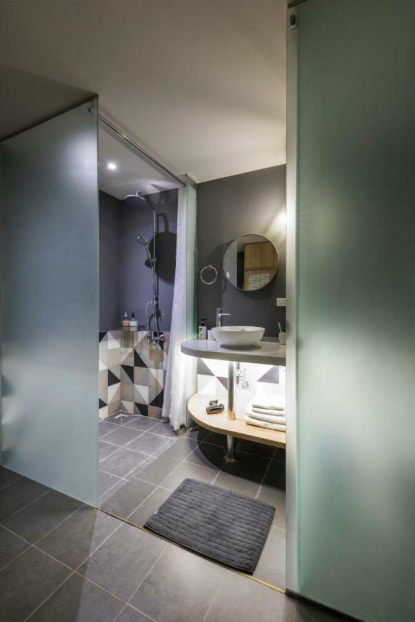 Circadian Japanese Studios In Downtown Хошимин Экстерьер фото